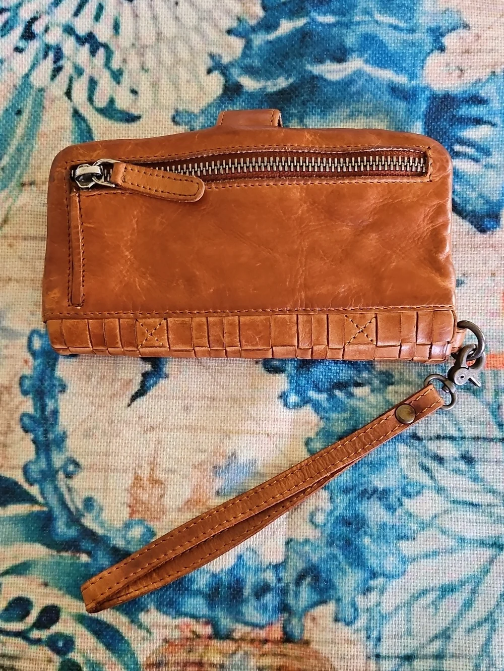 Vilenca Holland Woven Leather Wristlet